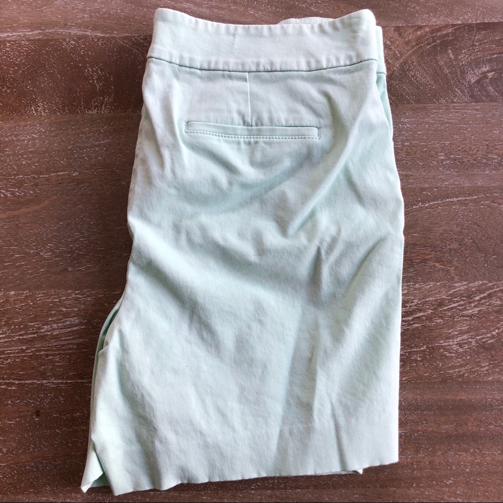 Loft Shorts Green 10 stretch 6” Inseam Riviera